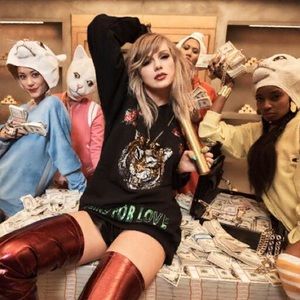 Meet your Posher, Demi